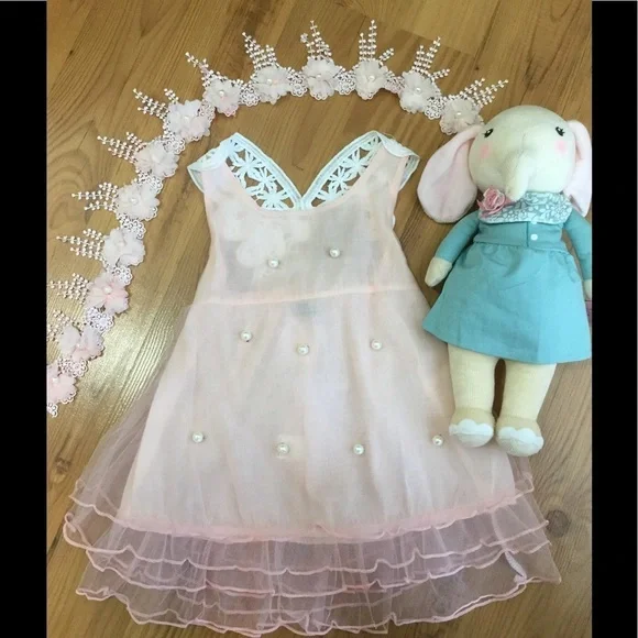 Beautiful little girls dress/ shirt - Picture 2 of 3